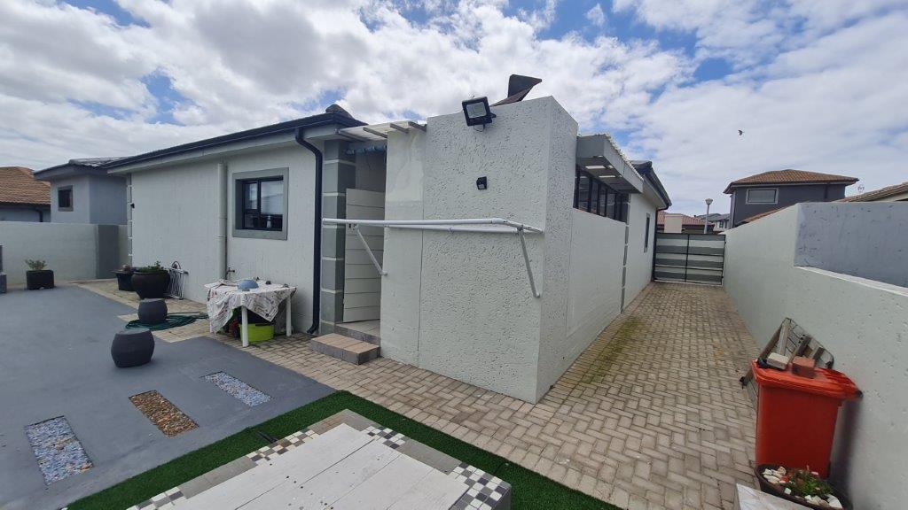 2 Bedroom Property for Sale in Dana Bay Western Cape